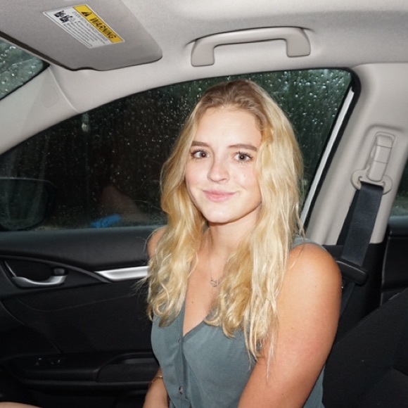 Meet your Posher, Rachel - Picture 1 of 1